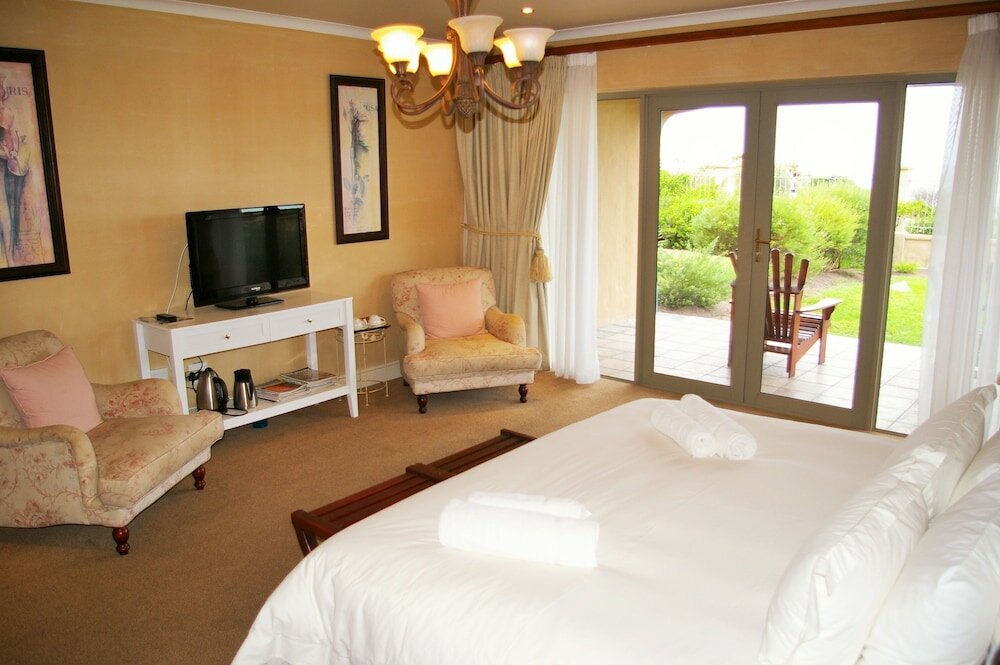 Фото On the Cliff Guest House