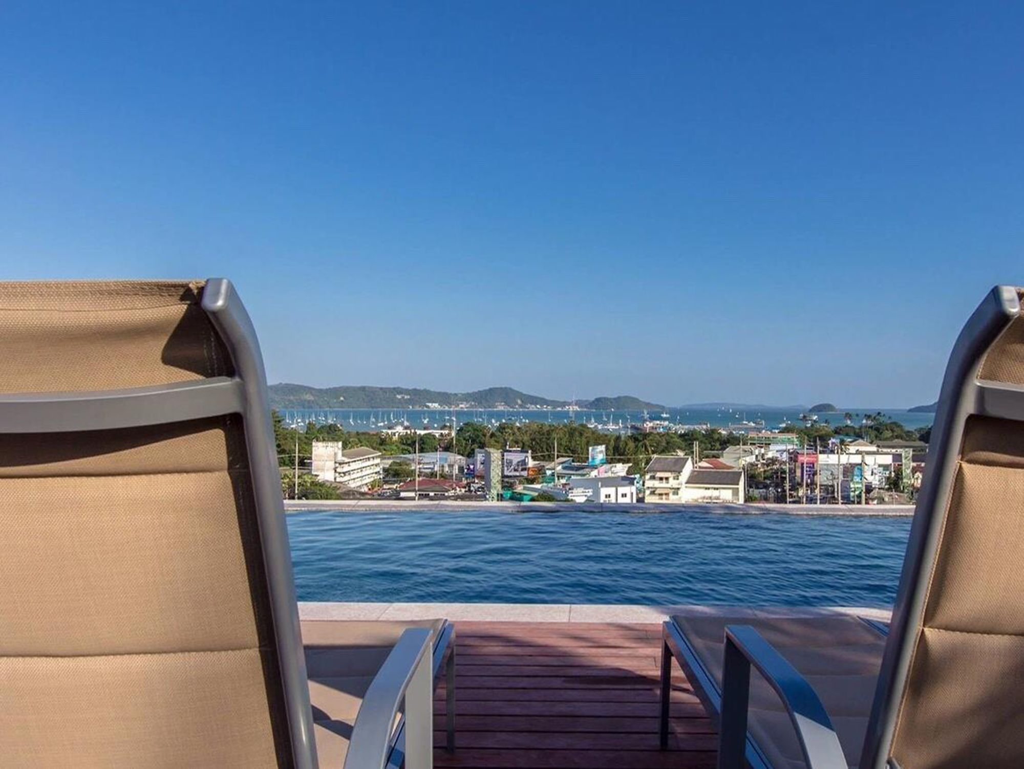 Фото Dlux Condominium