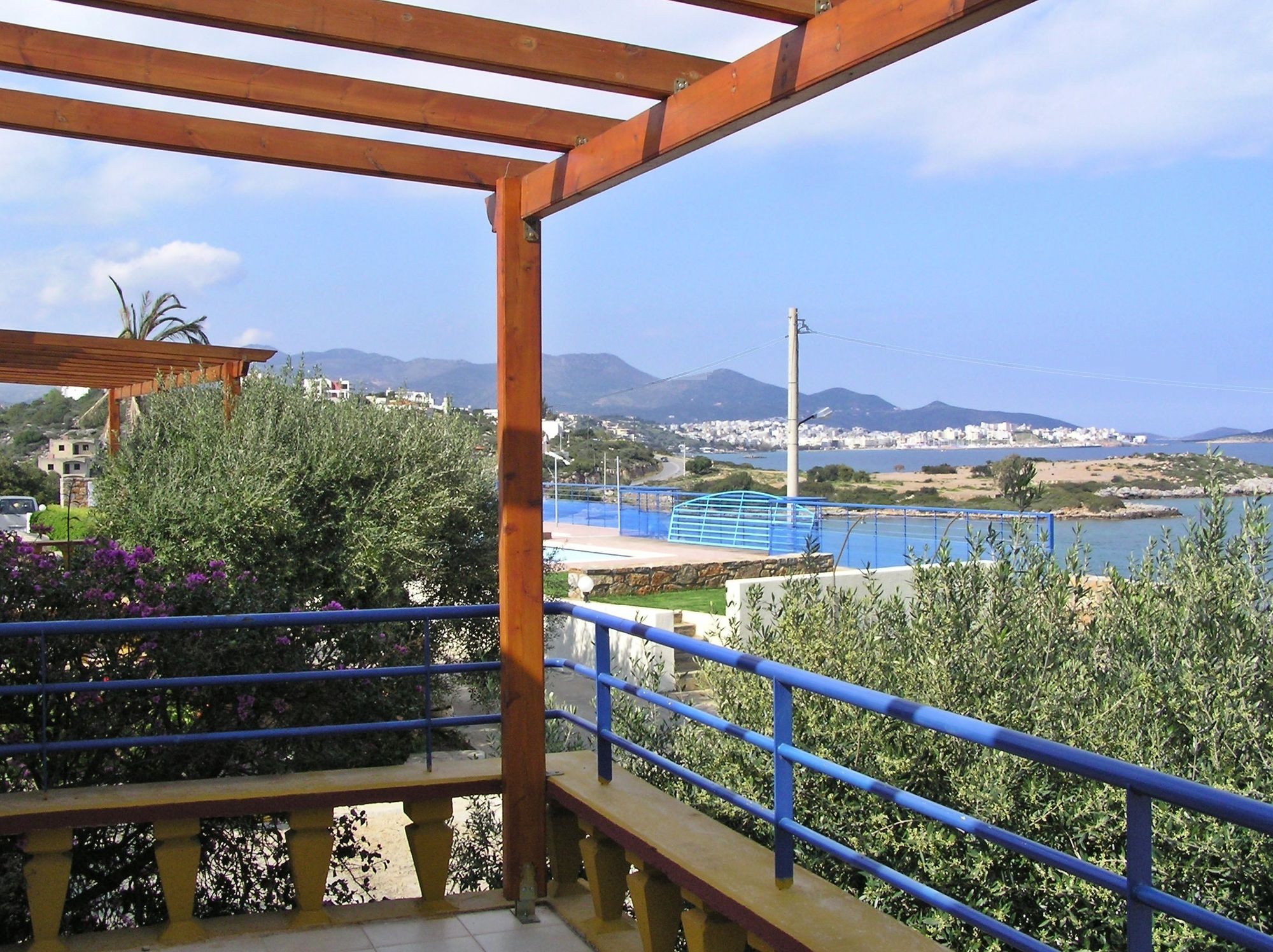 Фото Poppy Villas