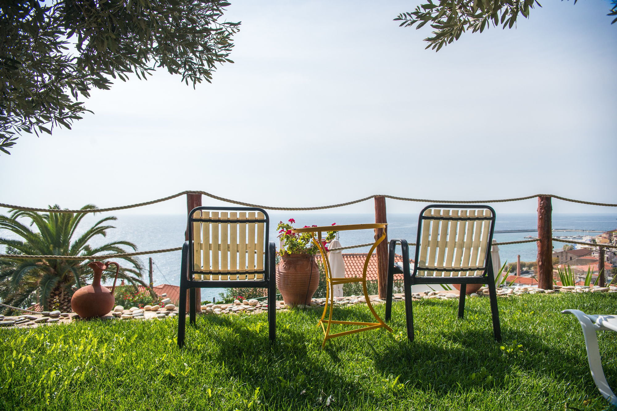 Фото Maria Plomari Apartments