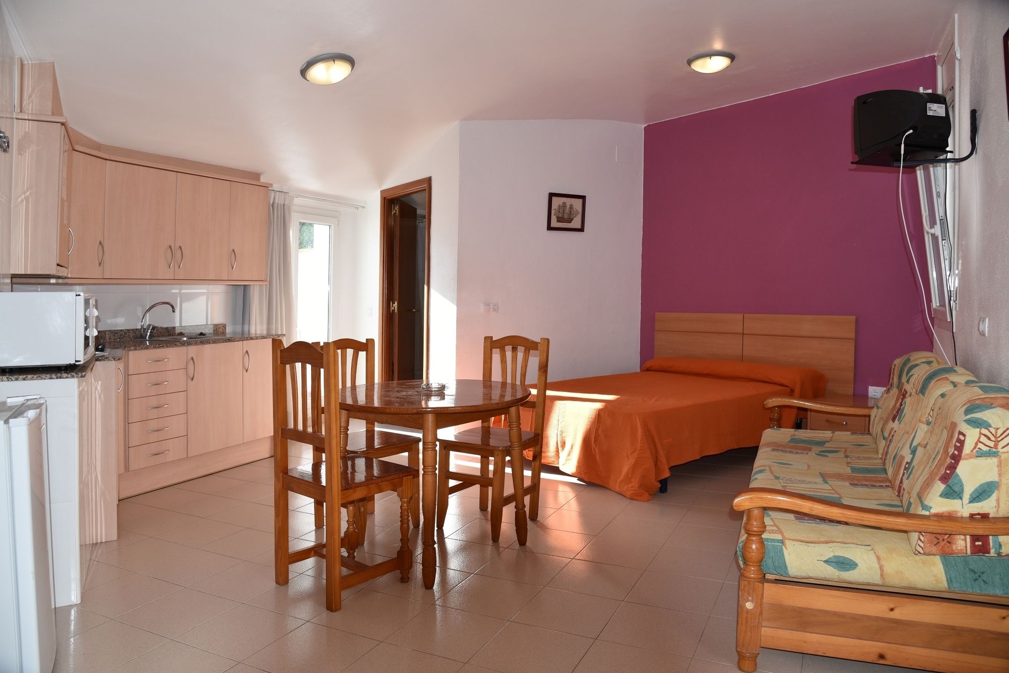 Фото Apartamentos Ar Dosjoimi