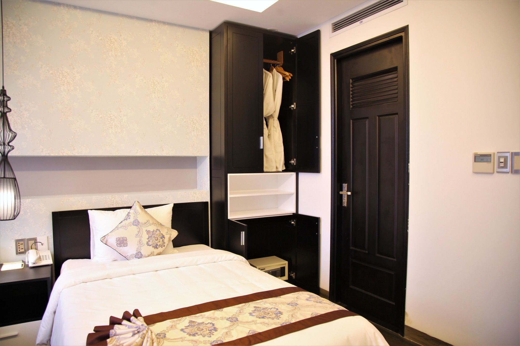 Фото Orchide'es Hotel