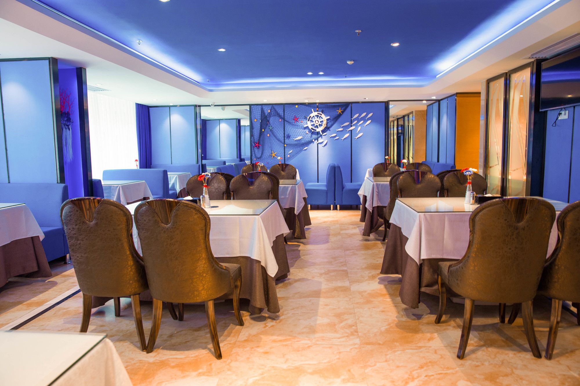 Фото The Harbour Hotel