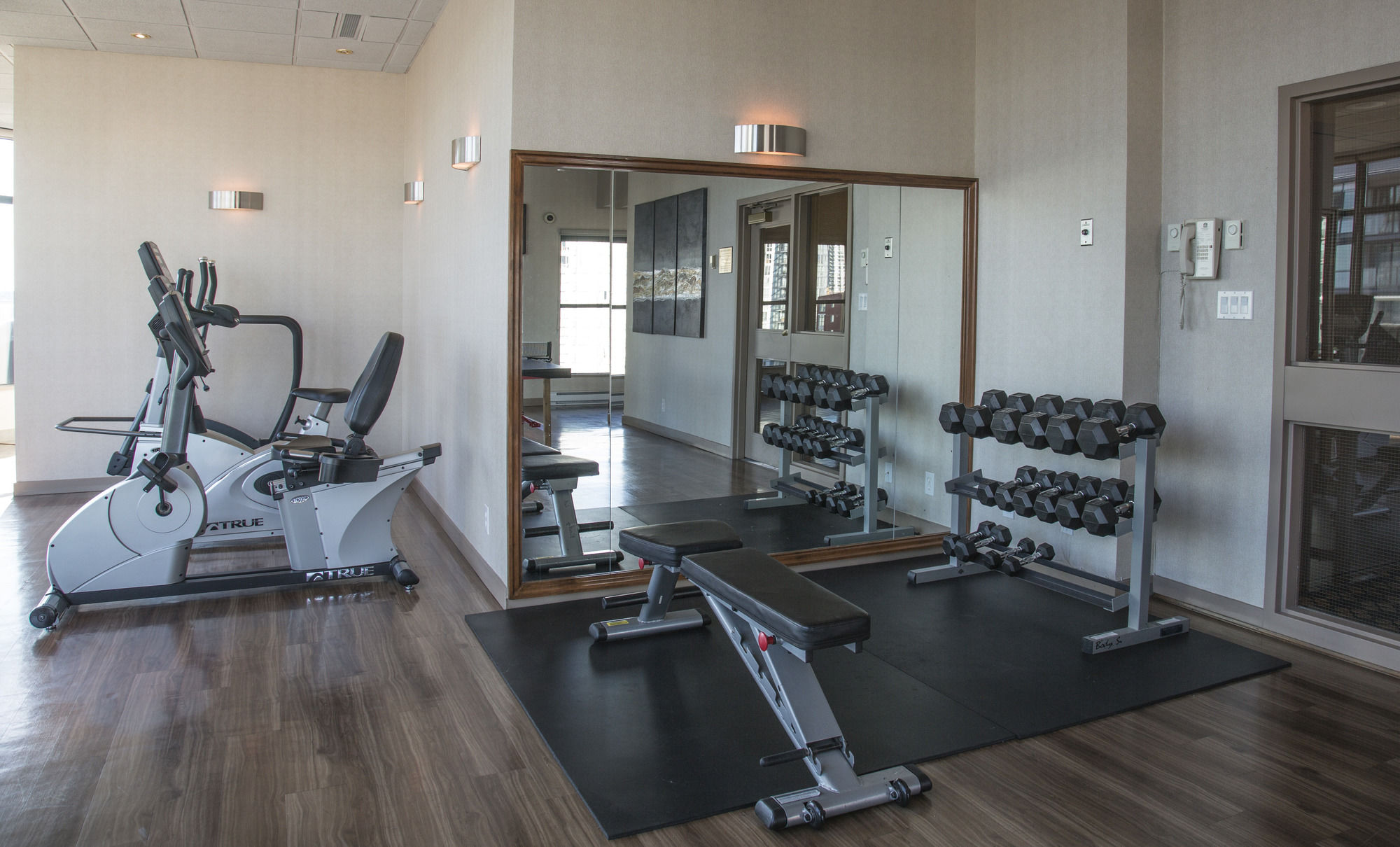 Фото Grand Park Hotel & Suites Downtown Vancouver