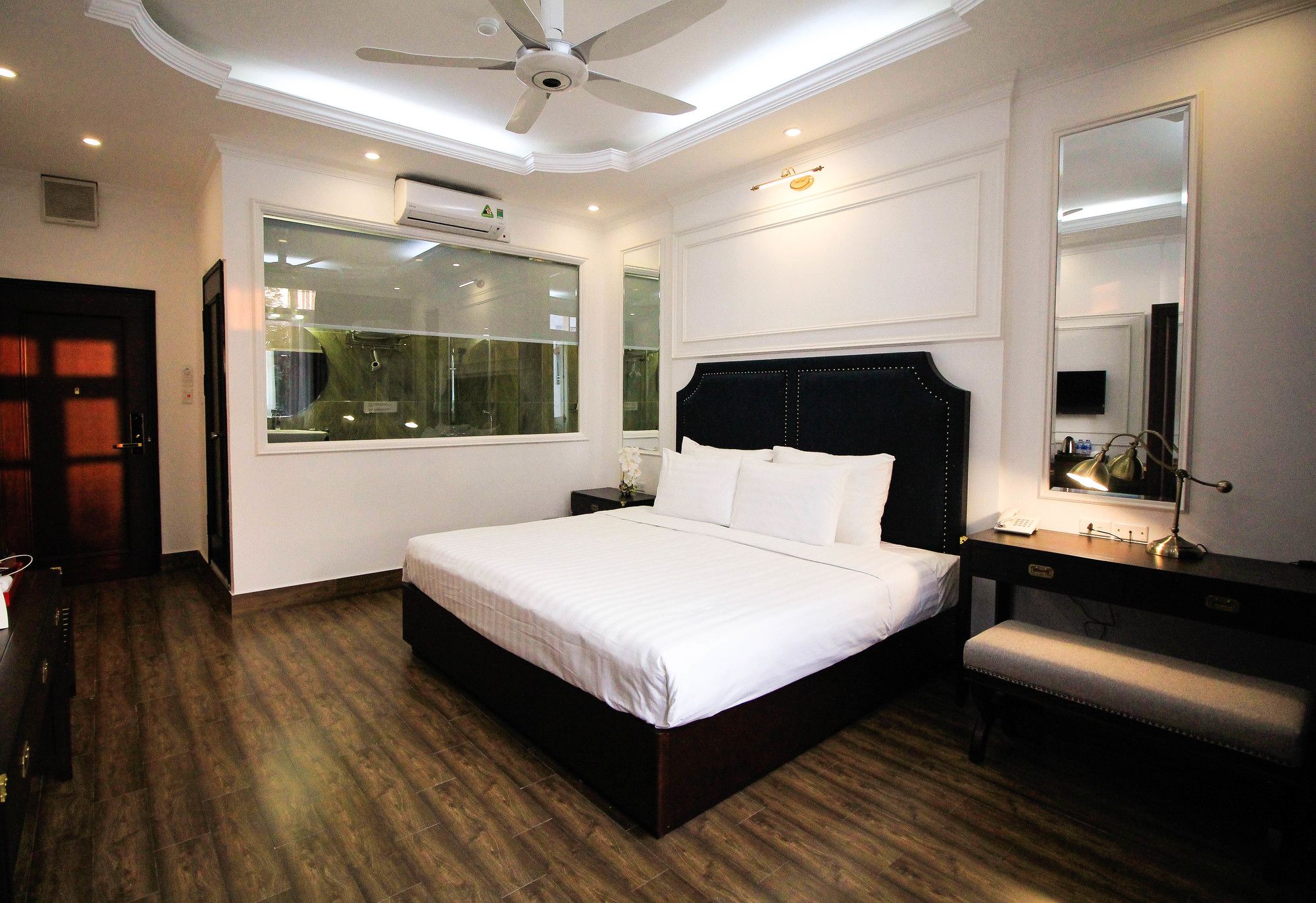 Фото Golden Rooster Hotel