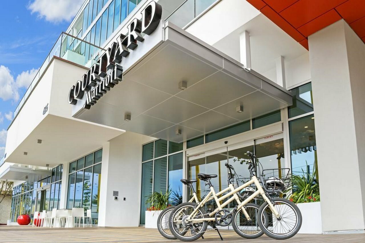 Фото Courtyard by Marriott Santa Monica