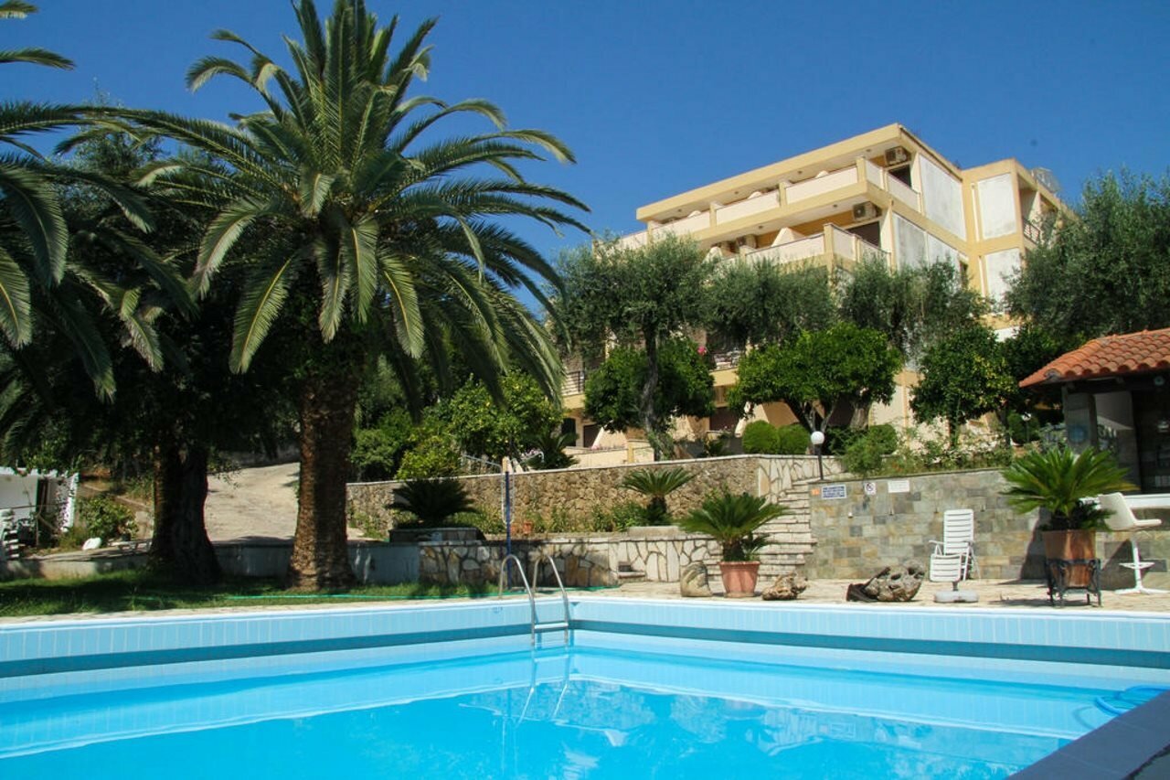 Фото отеля 1