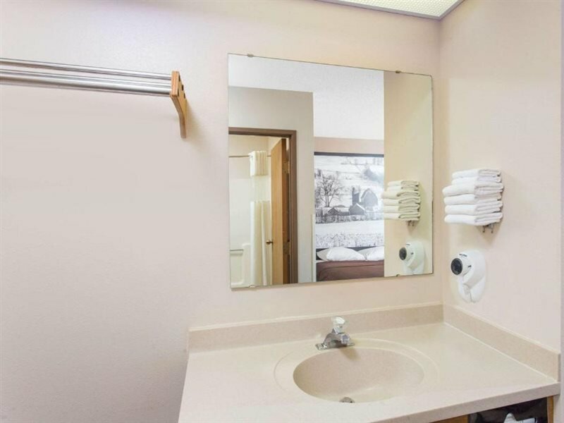 Фото Super 8 by Wyndham Dodgeville