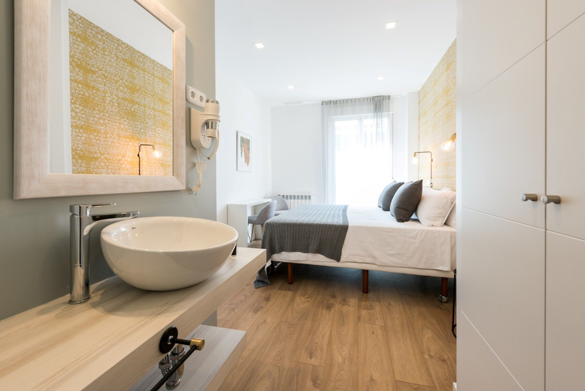 Фото Plaza de España Skyline