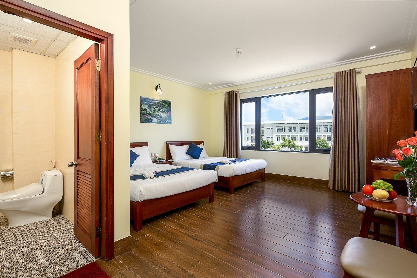 Фото отеля 2