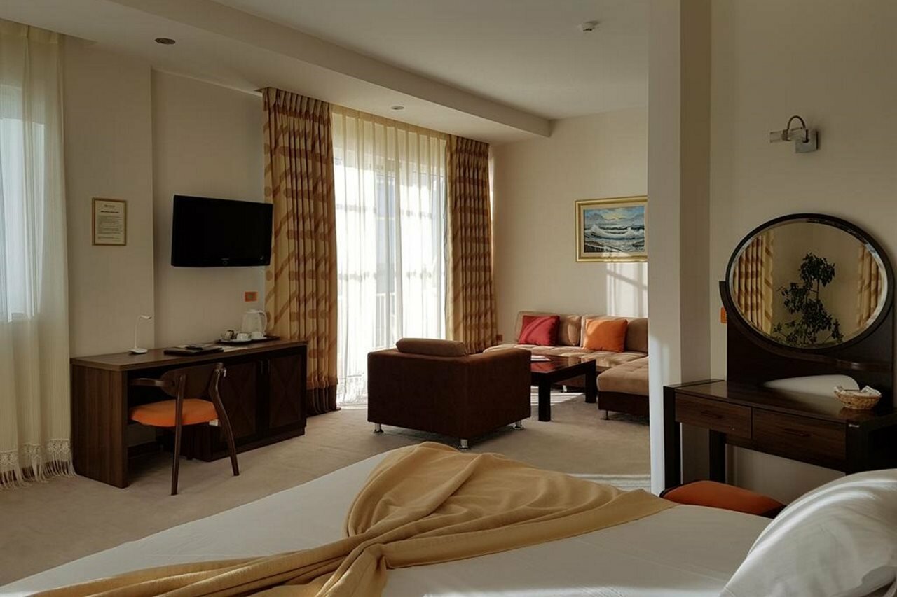 Фото Aragosta Hotel & Restaurant