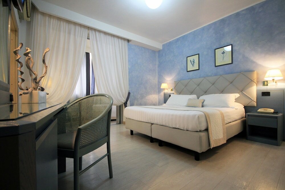 Фото отеля 2