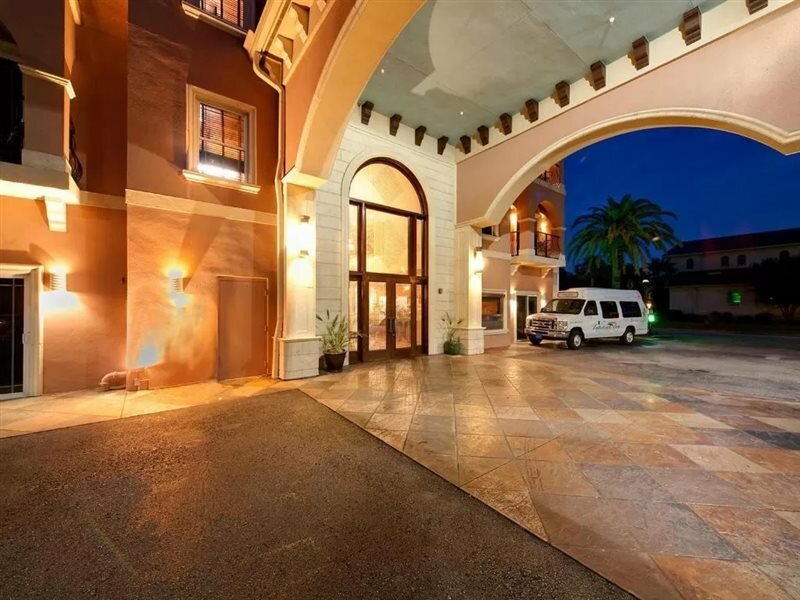 Фото Tahitian Inn