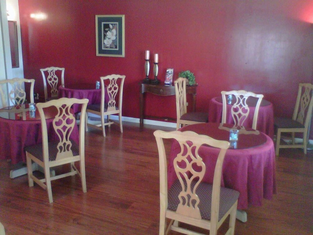 Фото Caravelle Inn & Suites