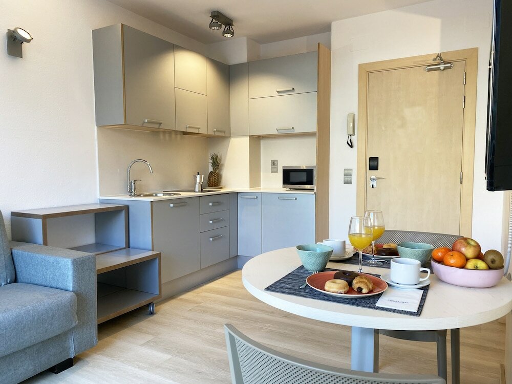 Фото Atenea Park Suites Apartaments