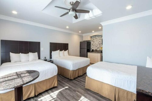 Гостиница Crystal Lodge Motel в Вентуре