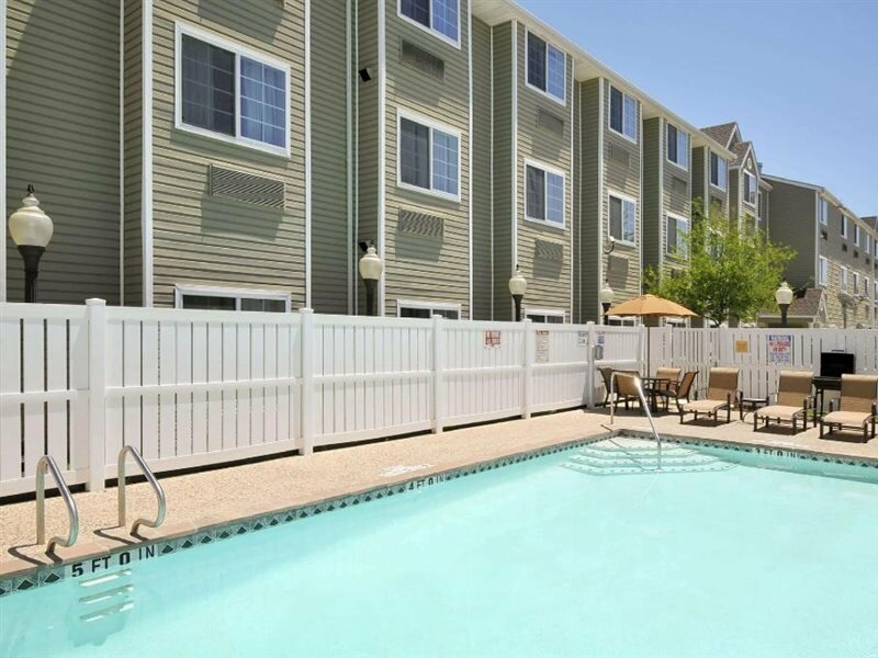 Фото Super 8 by Wyndham San Antonio Airport North