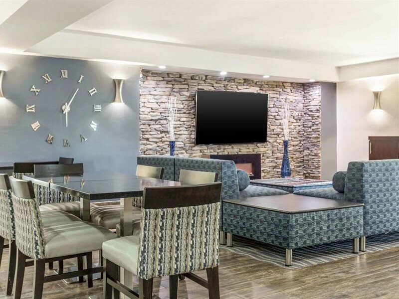 Фото Quality Inn & Suites Airport