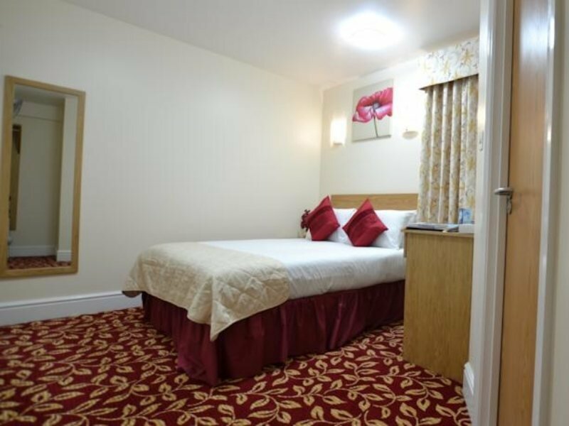 Фото Best Western Greater London Hotel