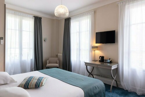 Гостиница Hotel The Originals Vichy Les Nations в Виши