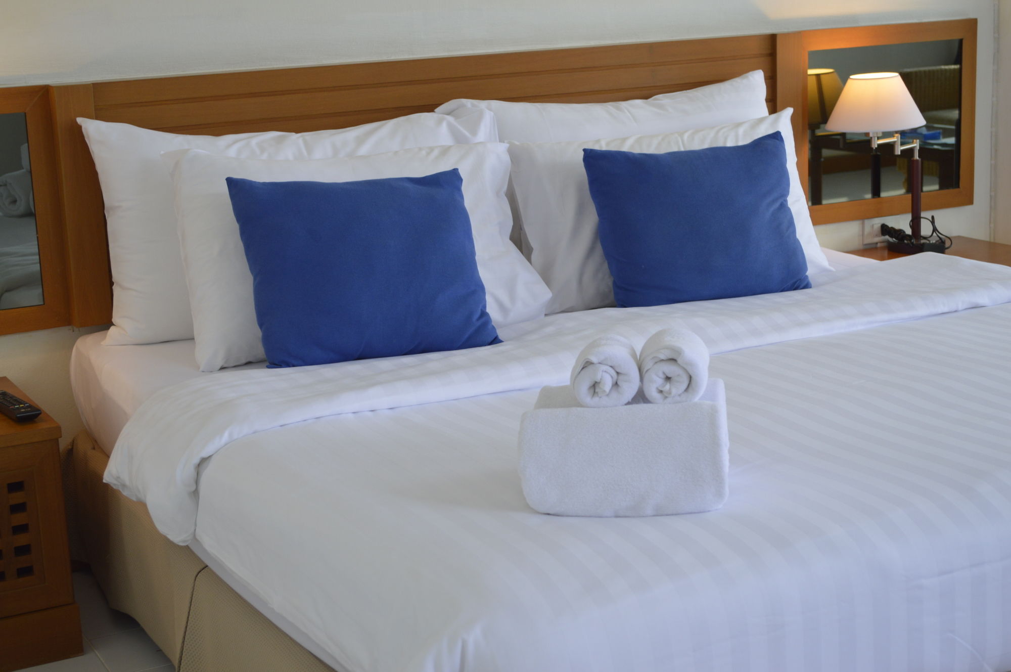 Фото Nern Chalet Beachfront Hotel