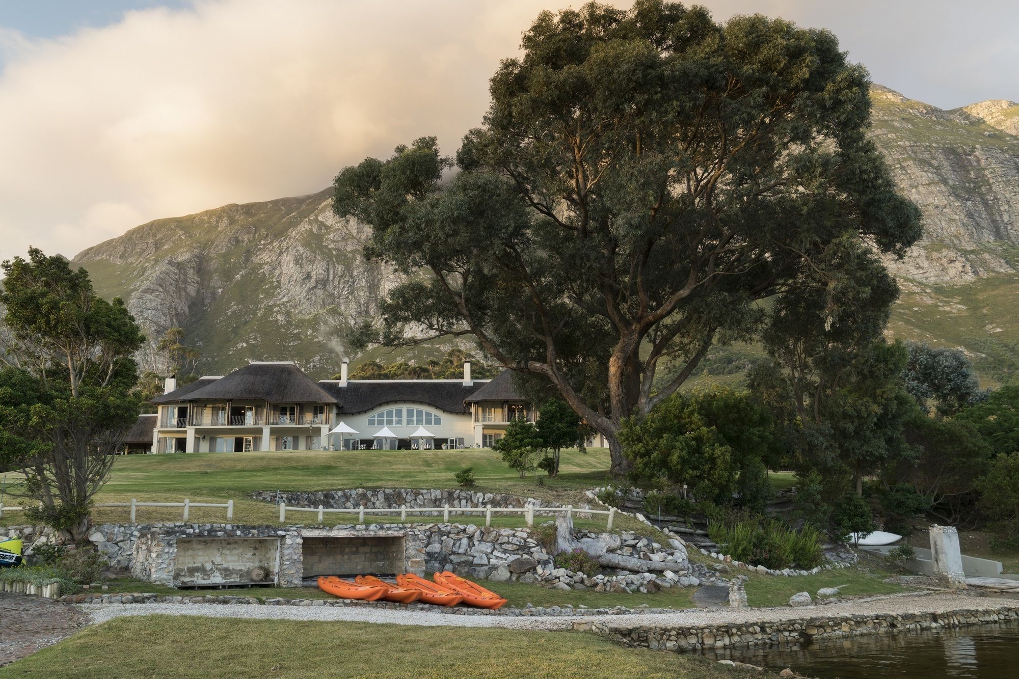 Фото The Thatch House Hermanus