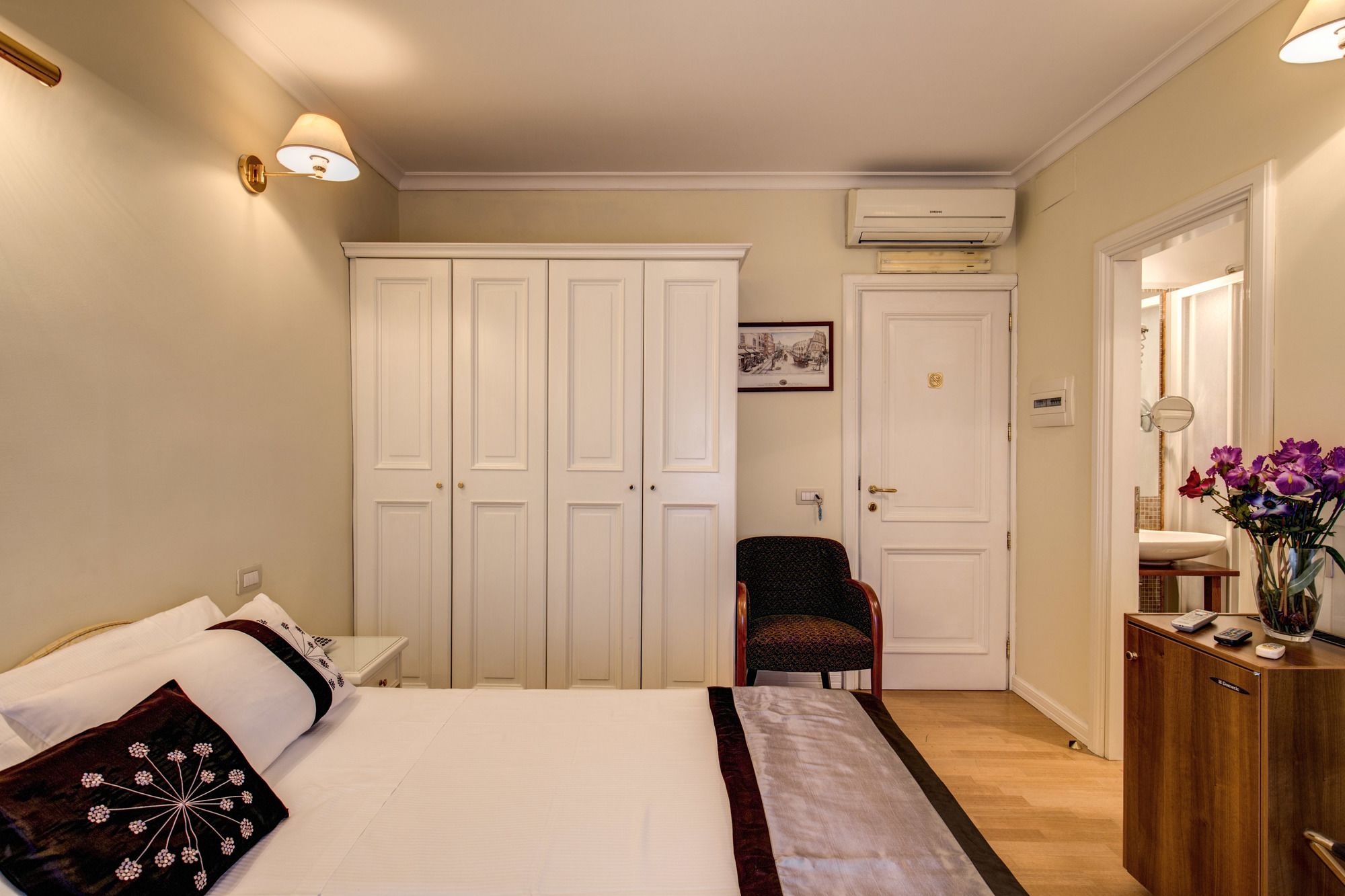 Фото Flann O'Brien Rooms