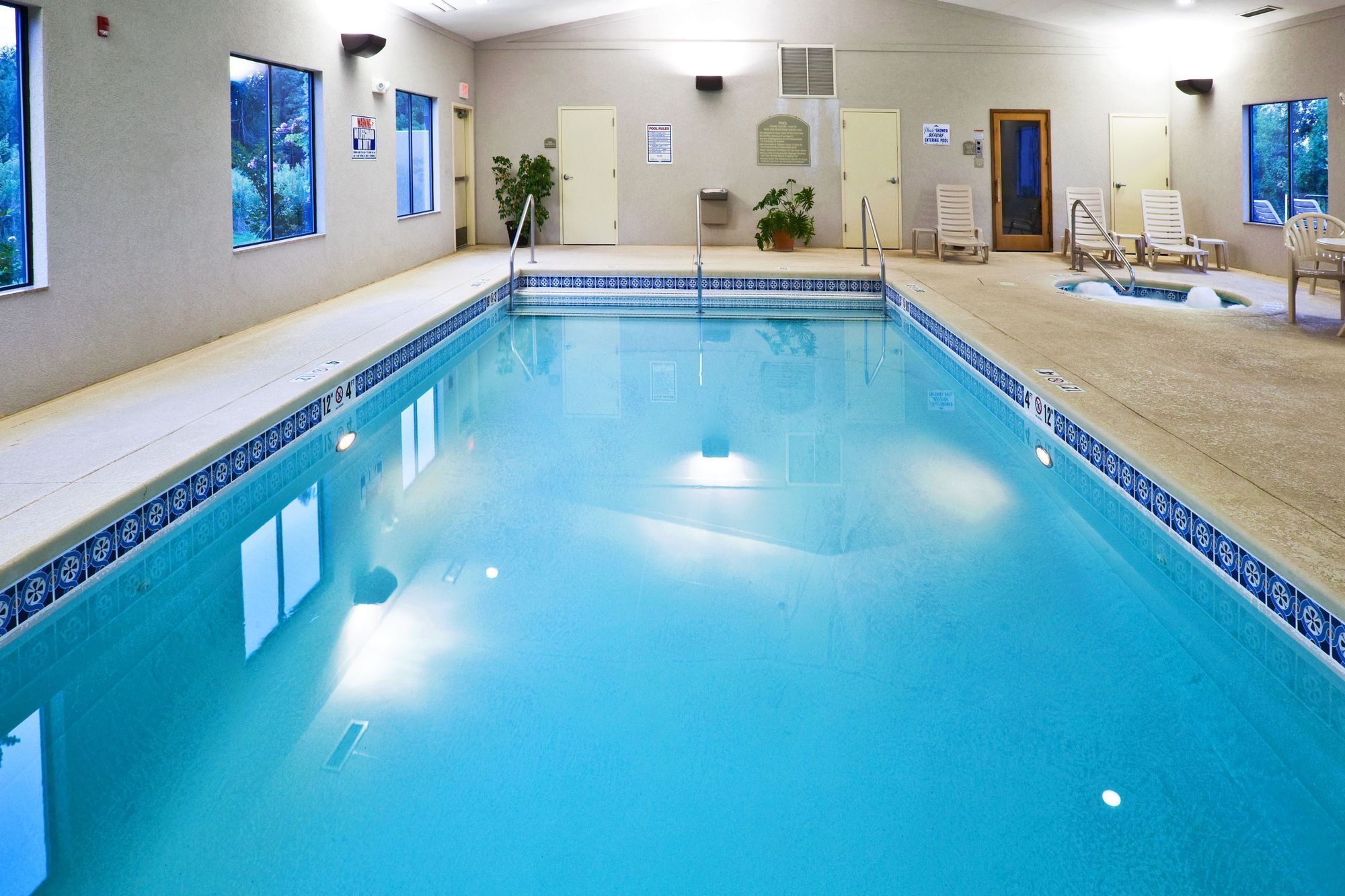 Фото Holiday Inn Express Hotel & Suites Muskogee, an Ihg Hotel