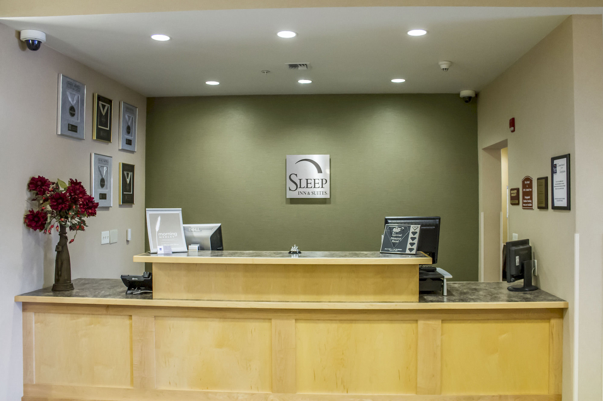 Фото Sleep Inn & Suites