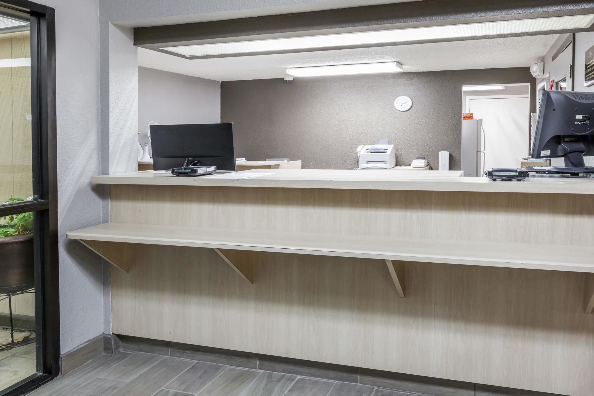 Фото Knights Inn Flint