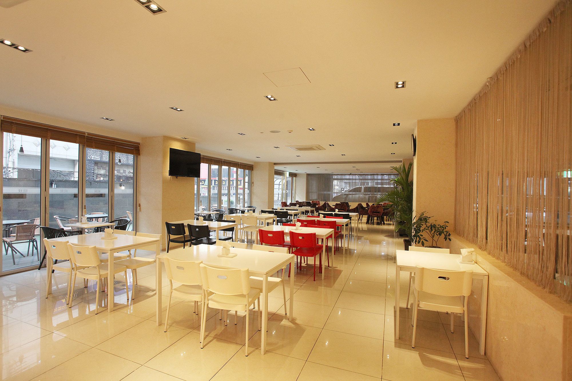 Фото Suwon Reve Hotel