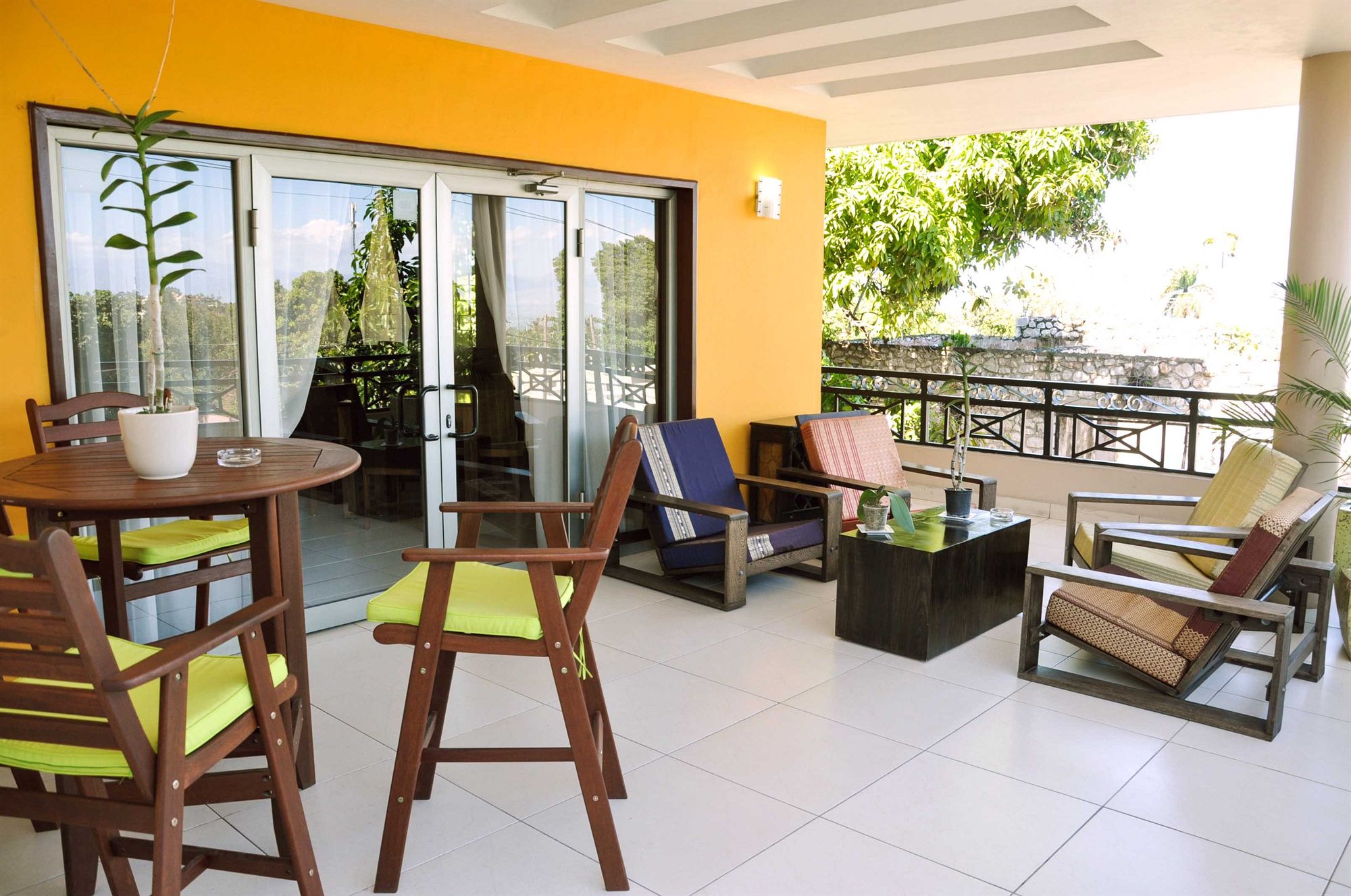 Фото Allamanda Hotel