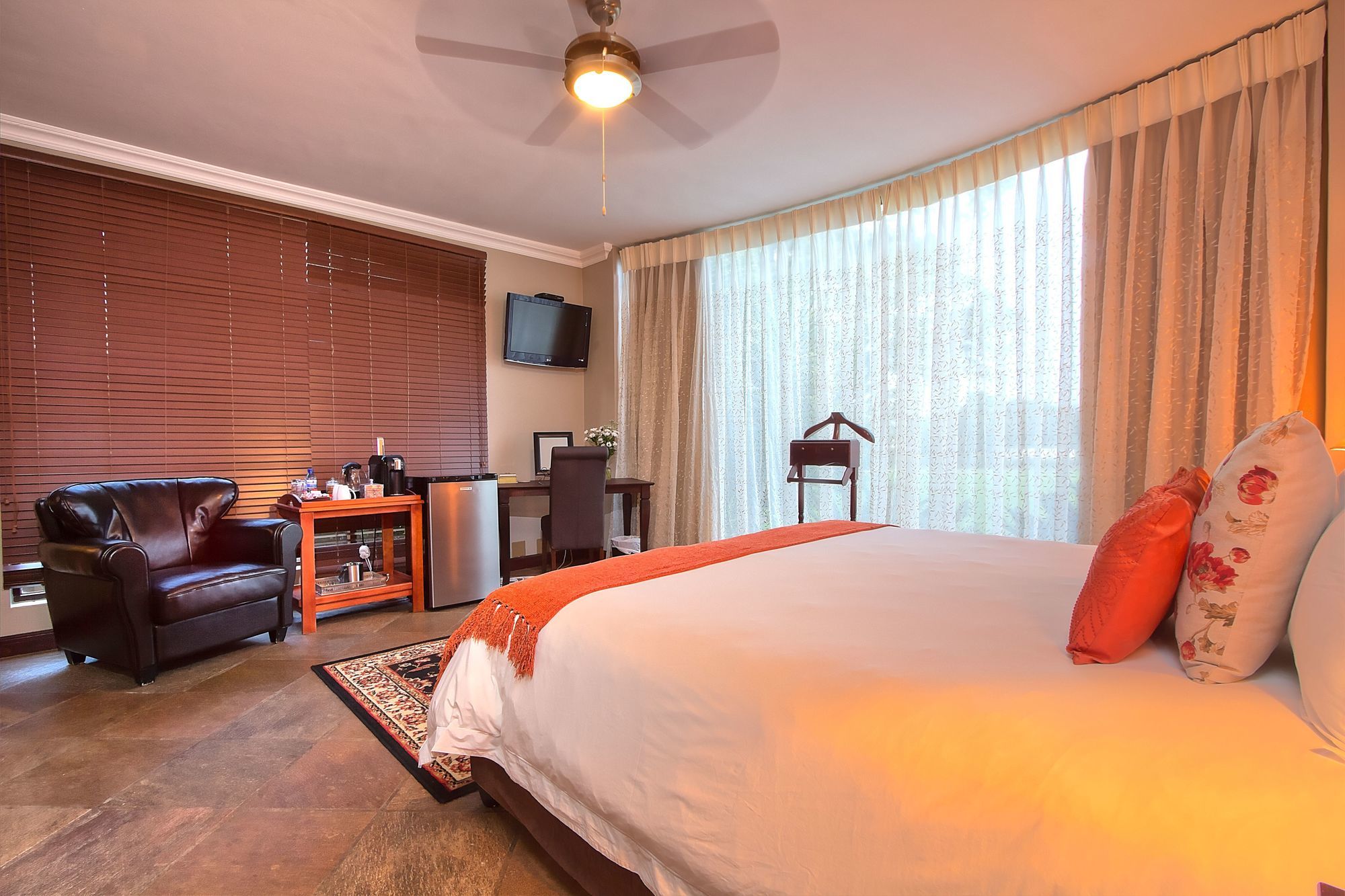 Фото Leopardsong Manor