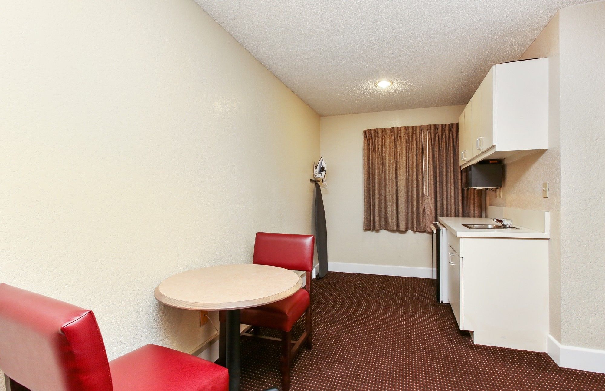 Фото Red Roof Inn Santa Ana