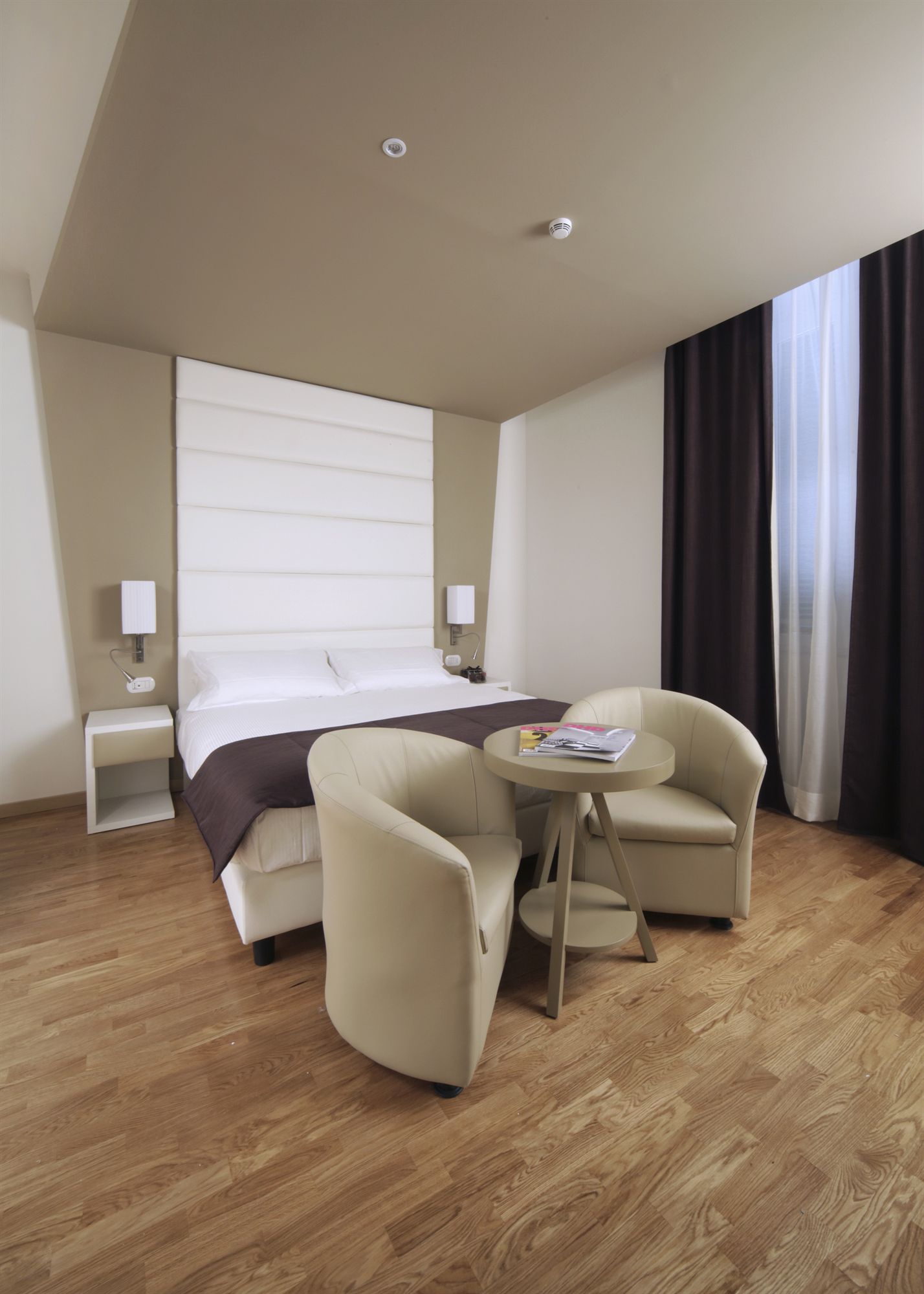 Фото At Forty One