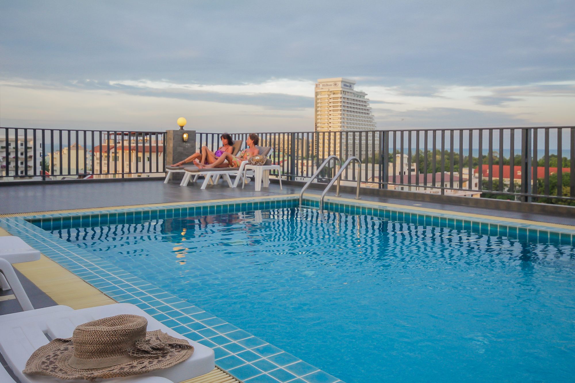 Фото Baannilrath Hotel