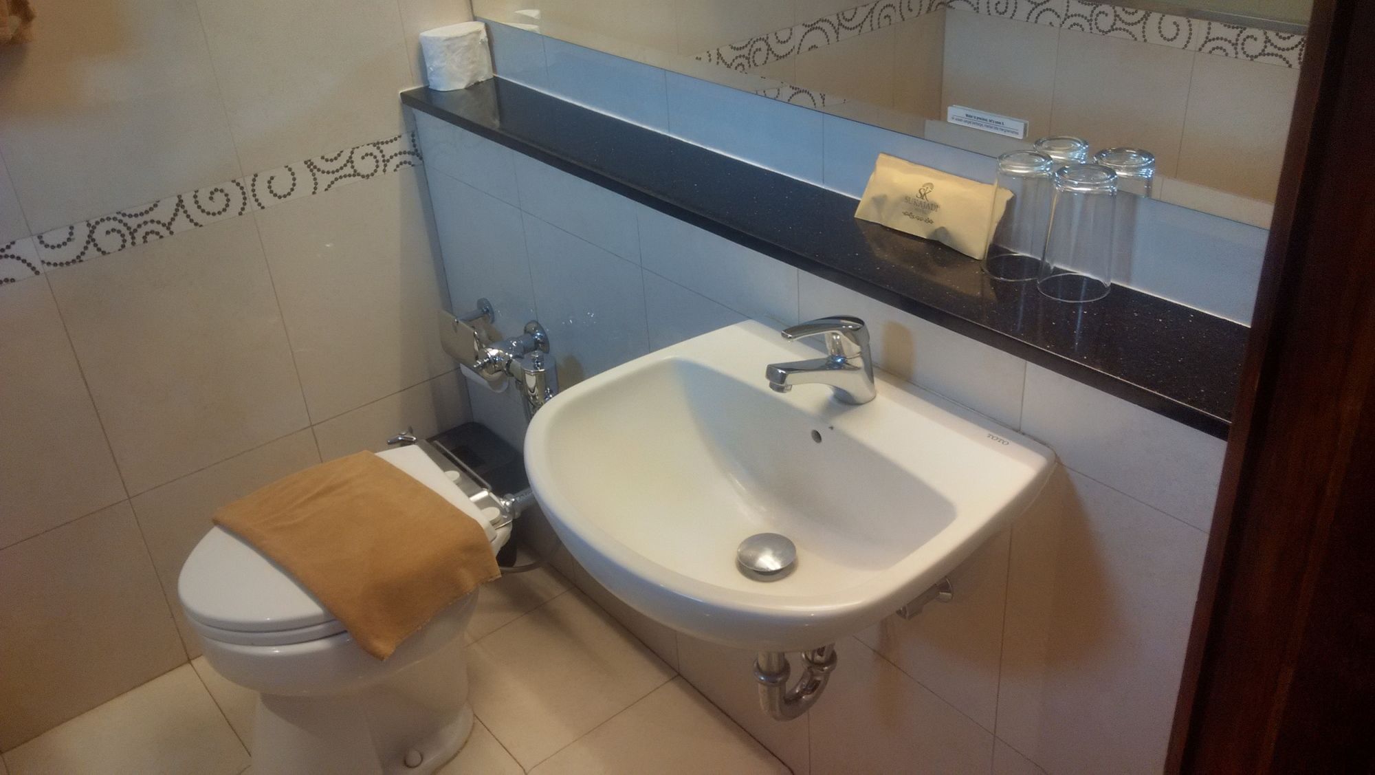 Фото Sukajadi Hotel and Gallery