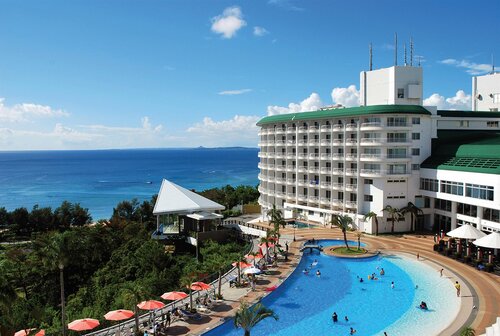 Внешний вид отеля Okinawa Kariyushi Beach Resort Ocean SPA в Онне, фото 1