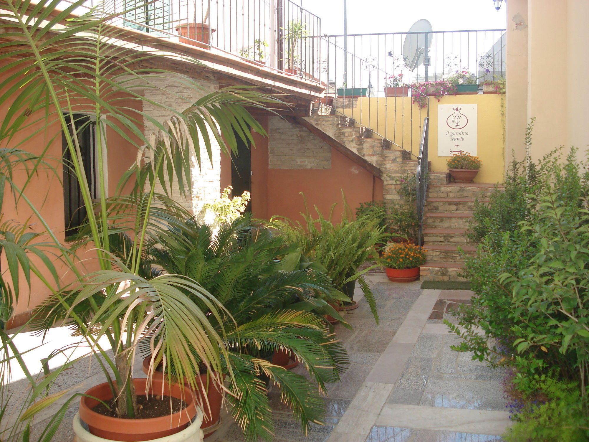 Фото Guest House Il Giardino Segreto
