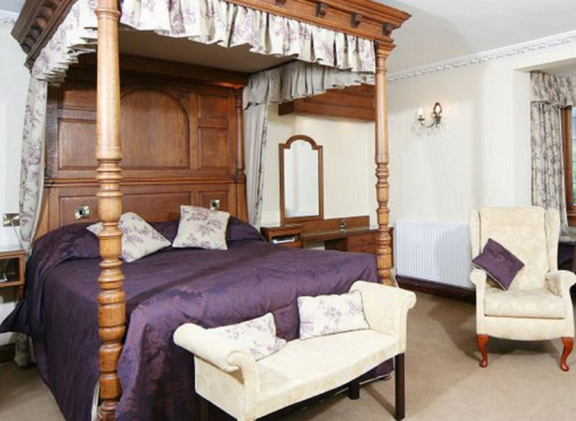 Фото The Feathers Hotel