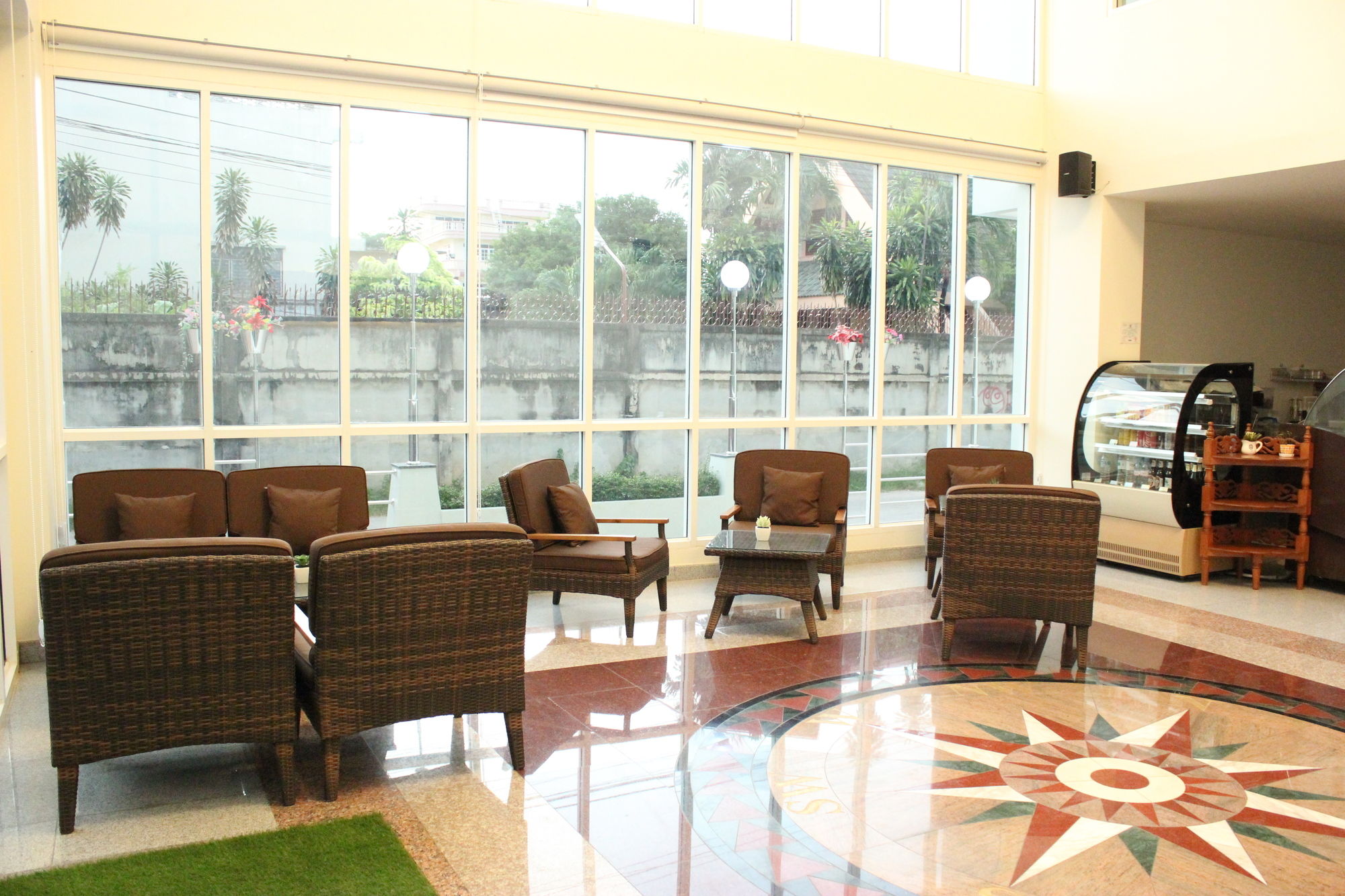 Фото Kanchanaburi City Hotel