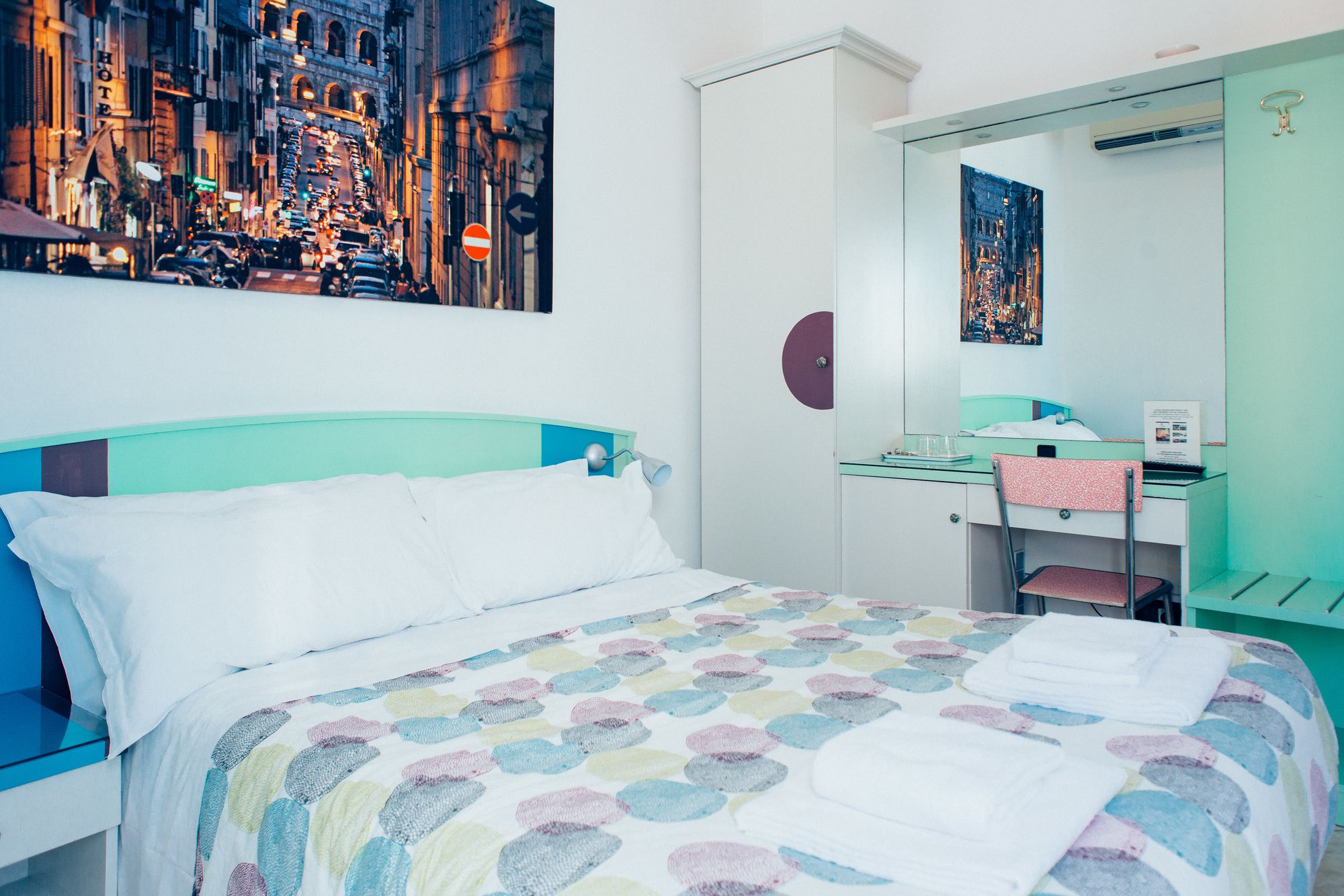 Фото The Beehive