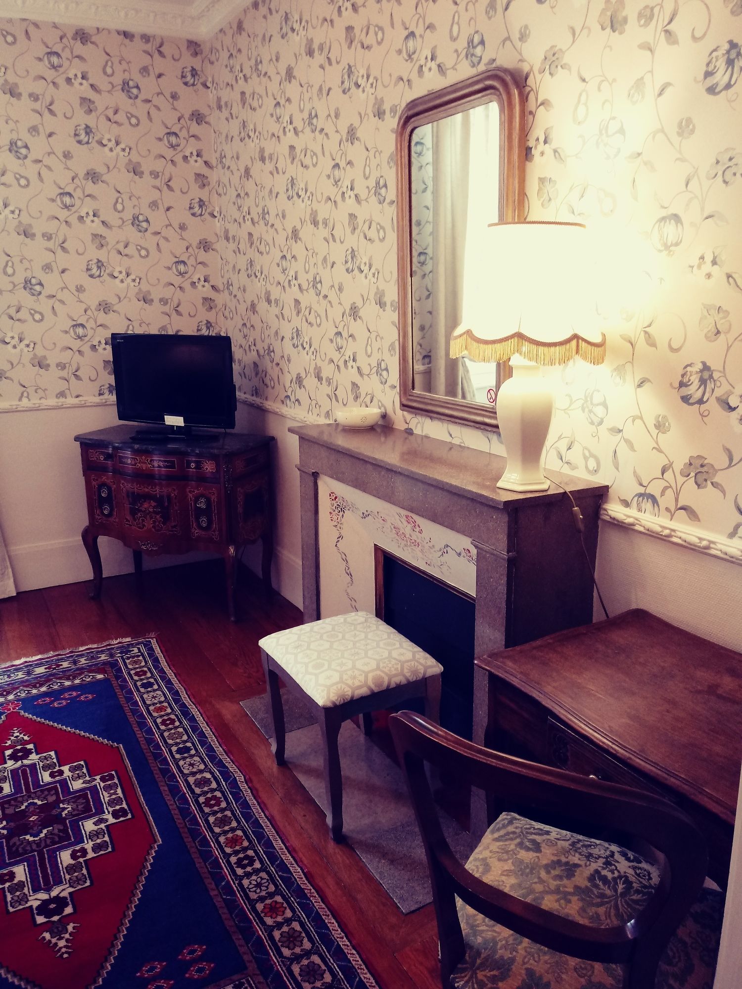 Фото Hôtel La Villa Fleurie