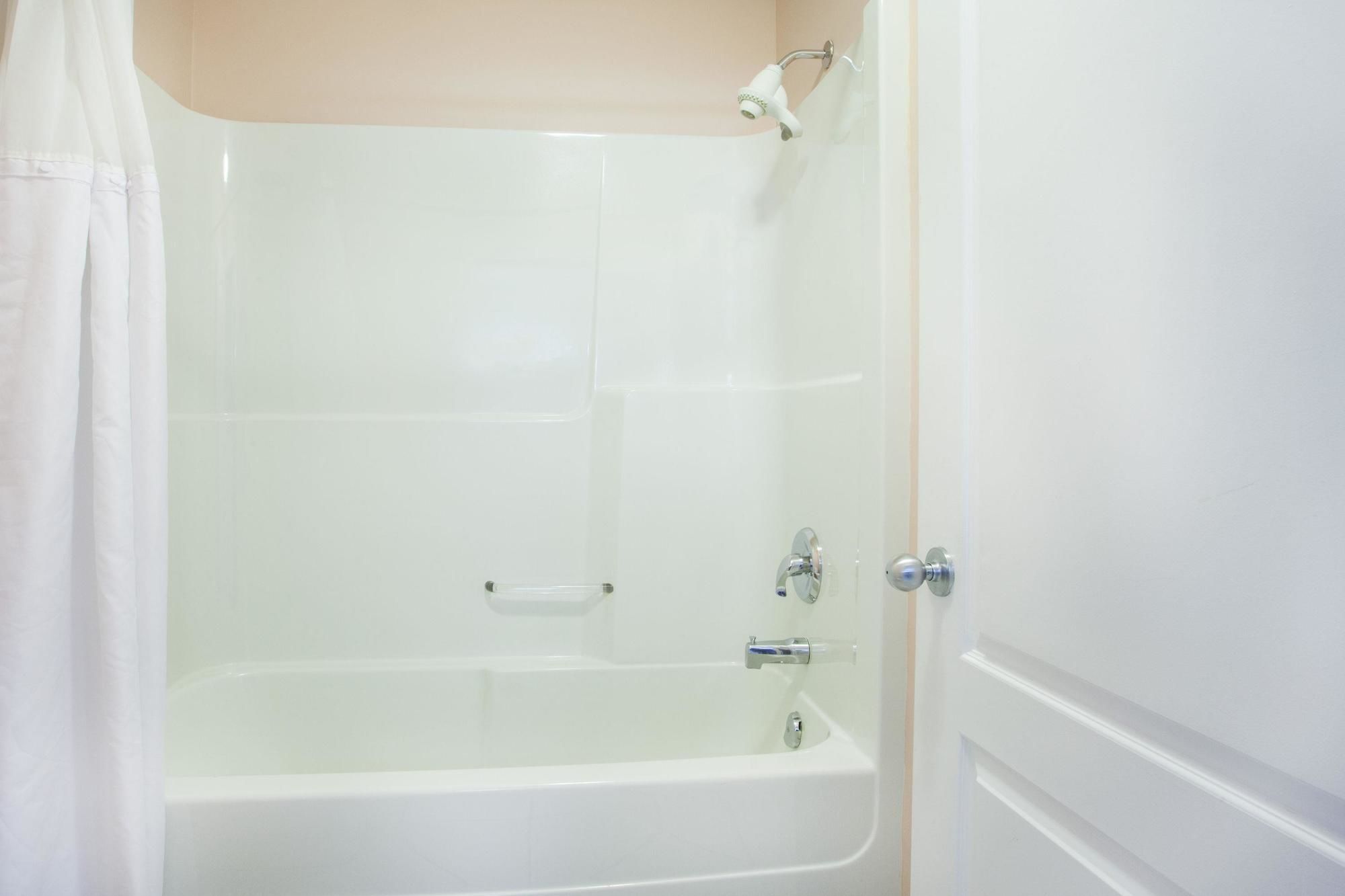 Фото Ramada Limited 100 Mile House