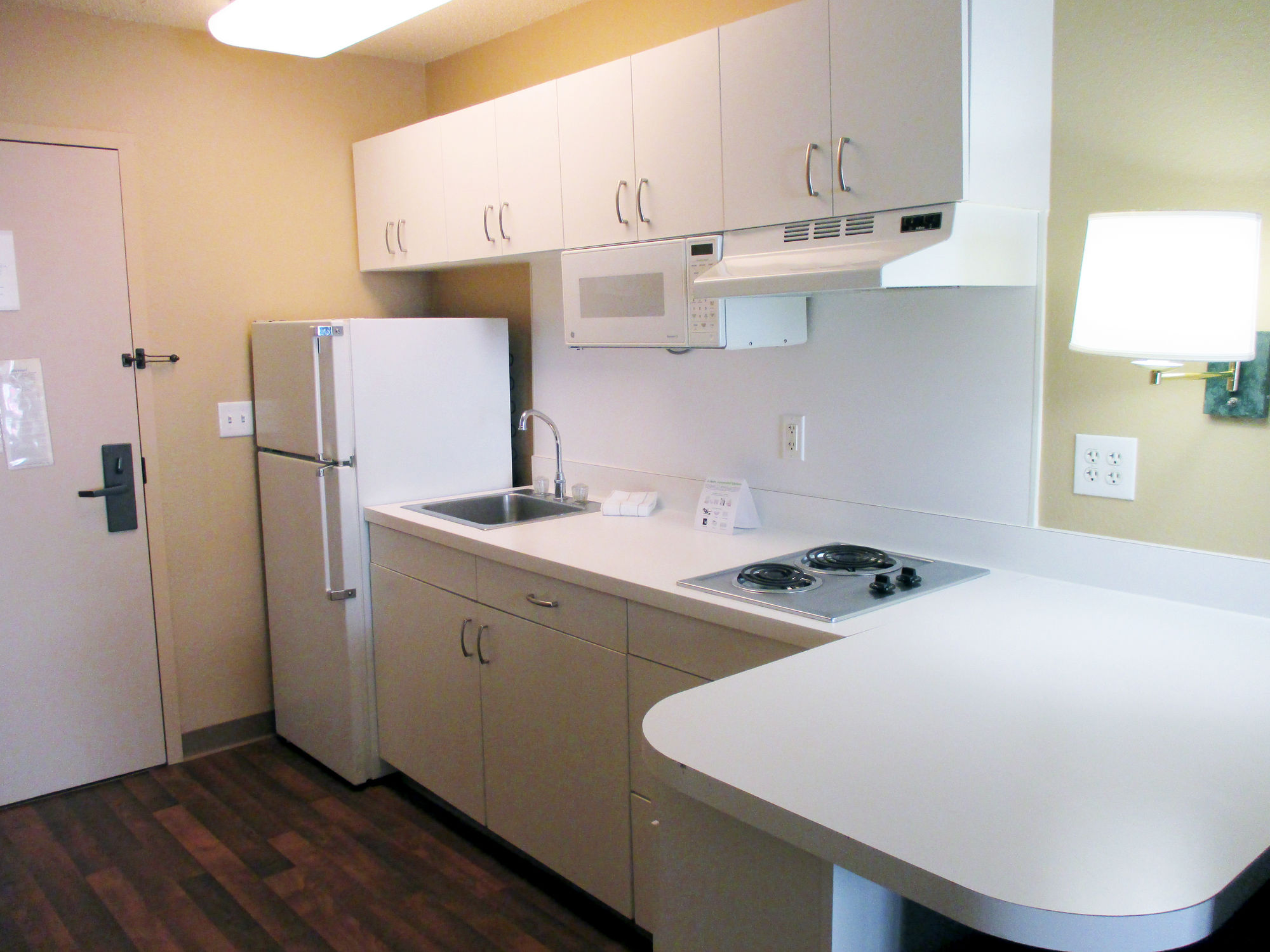 Фото Extended Stay America Suites Kansas City Country Club Plaza