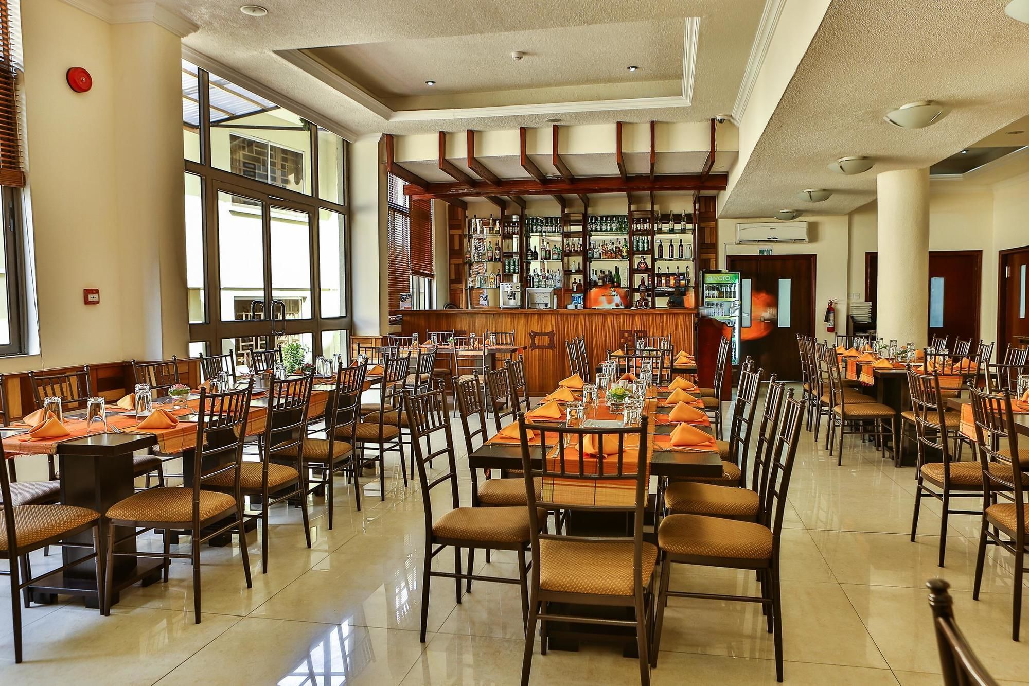 Фото Sunlodge Hotel