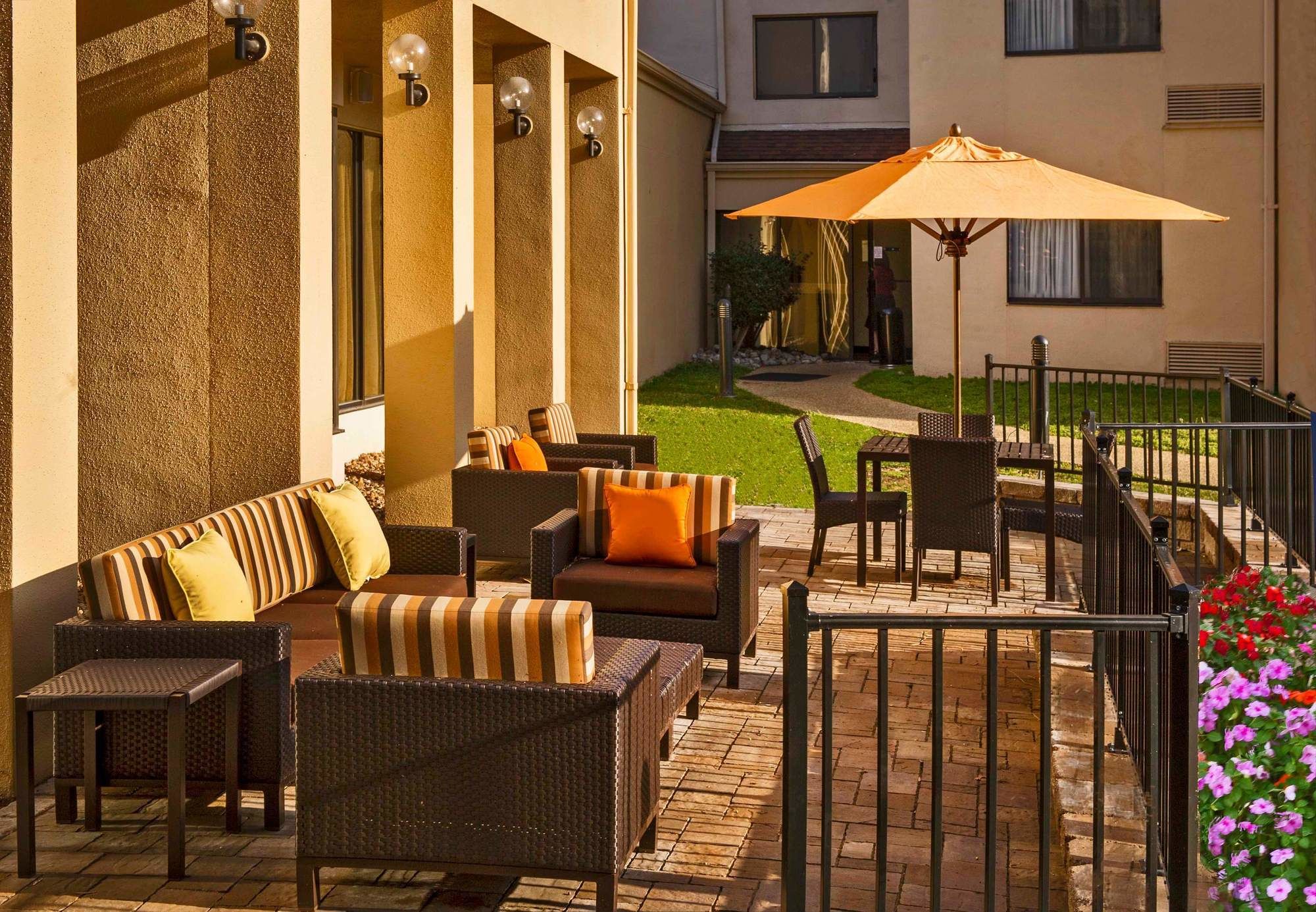 Фото Courtyard by Marriott Virginia Beach Norfolk