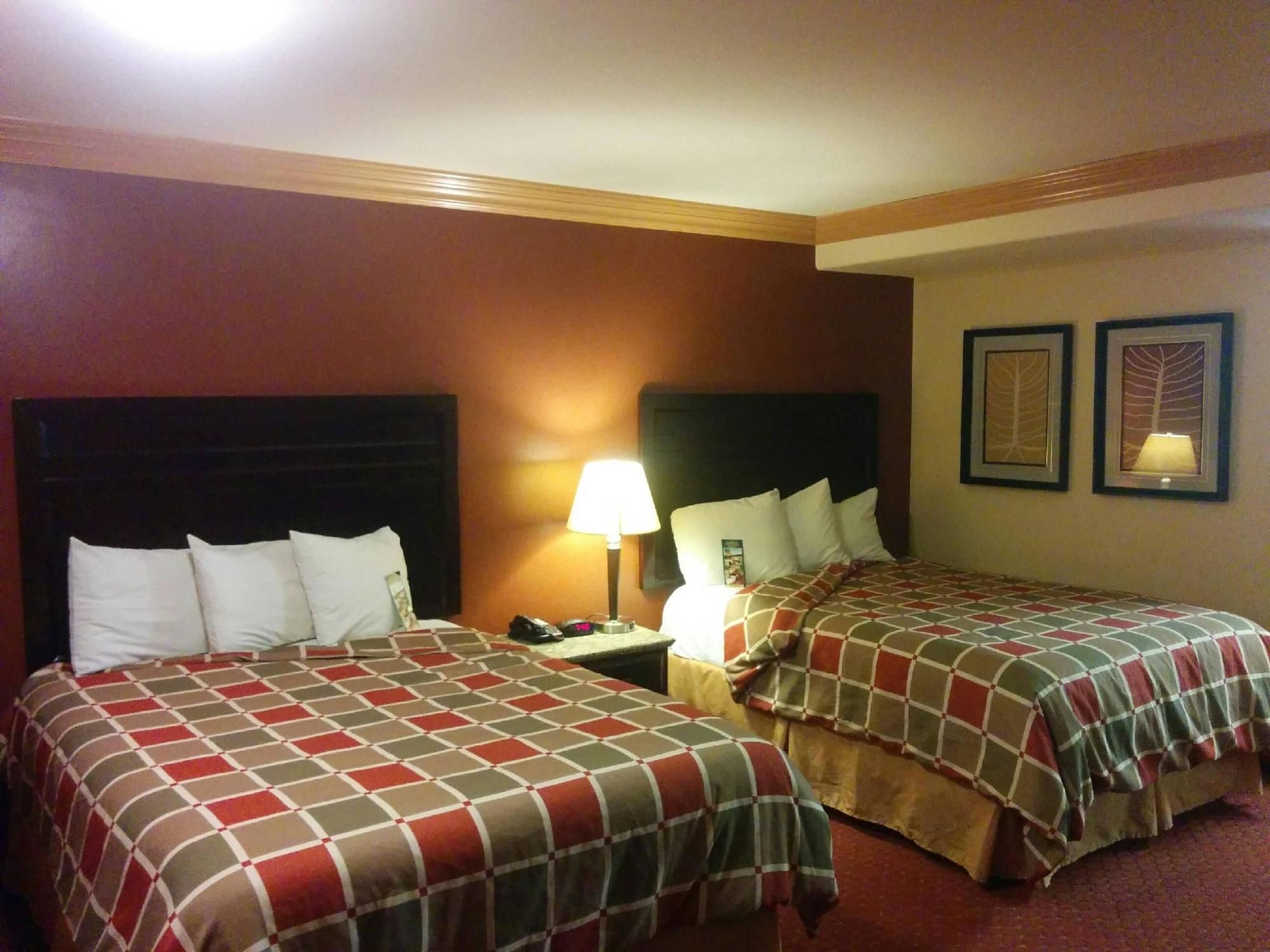 Фото Portofino Inn Burbank