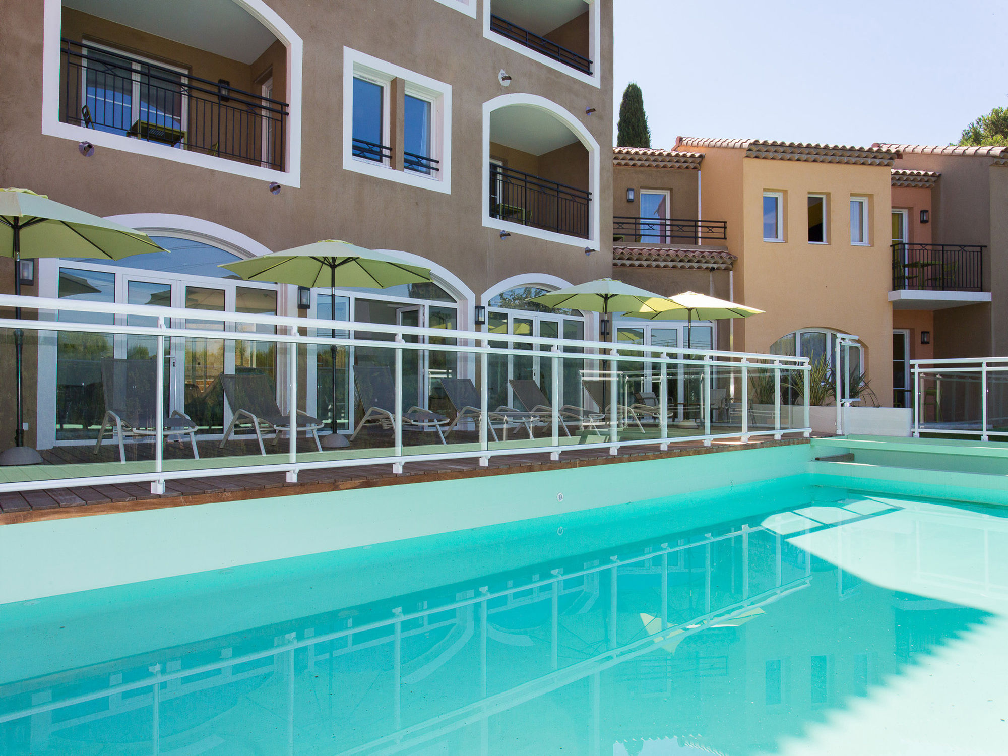 Фото Adonis Mougins