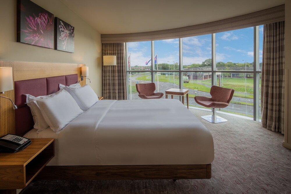 Фото Hilton Garden Inn Luton North